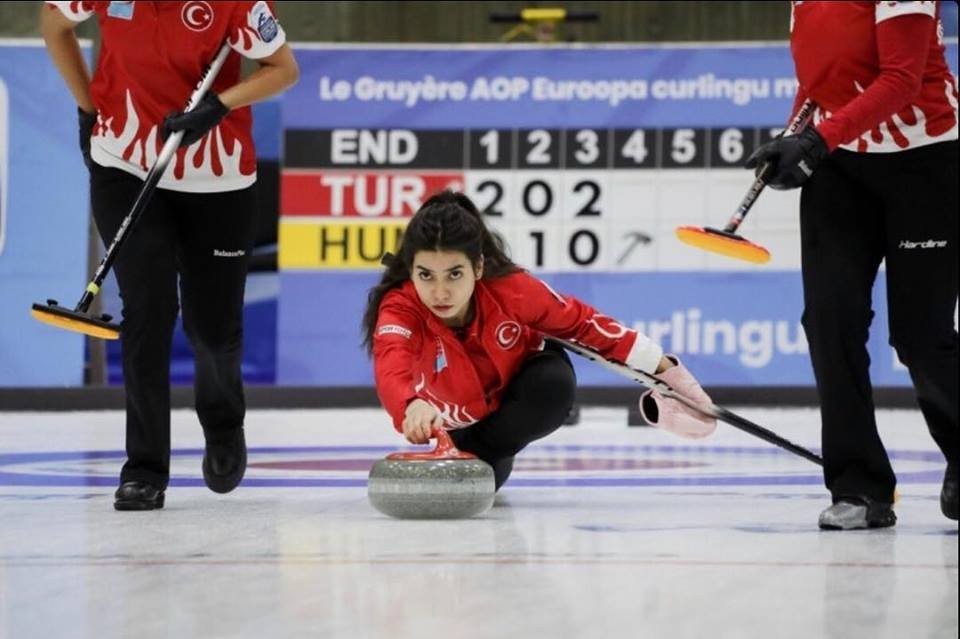 Curlingçiler zaferle dönüyor 
