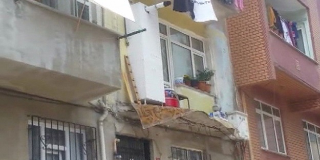 Çürük balkonlara dikkat! Çamaşır asarken az daha ölüyordu