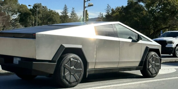 Cybertruck test edilirken görüntülendi