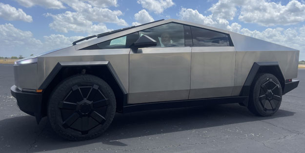 Cybertruck’ın son hali! Elon Musk paylaştı