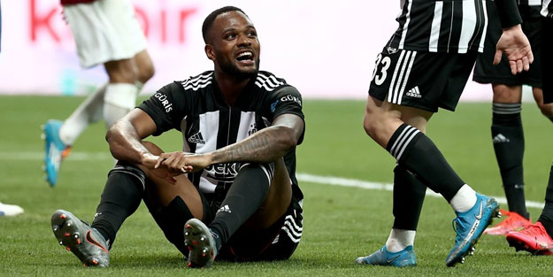 Cyle Larin maçta devleşti