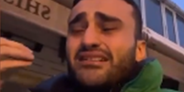 CZN Burak ağlayarak yardım istedi