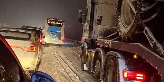 D-100 kara yolunda kar engeli! İstanbul geçişlerine izin verilmiyor