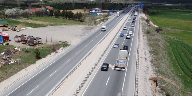 D-100 kara yolunda tam kapanma öncesi akıcı yoğunluk
