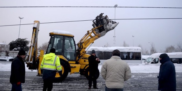 D-100 karayoluna yüksek gerilim hattı düştü