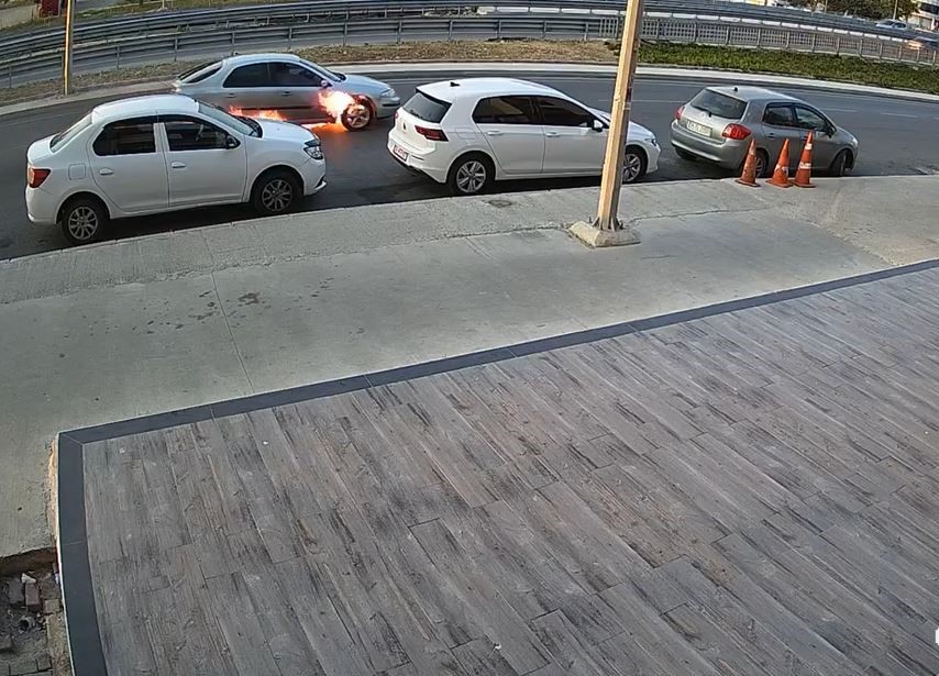 D-100 Karayolu'nda seyir halindeki araç alev aldı