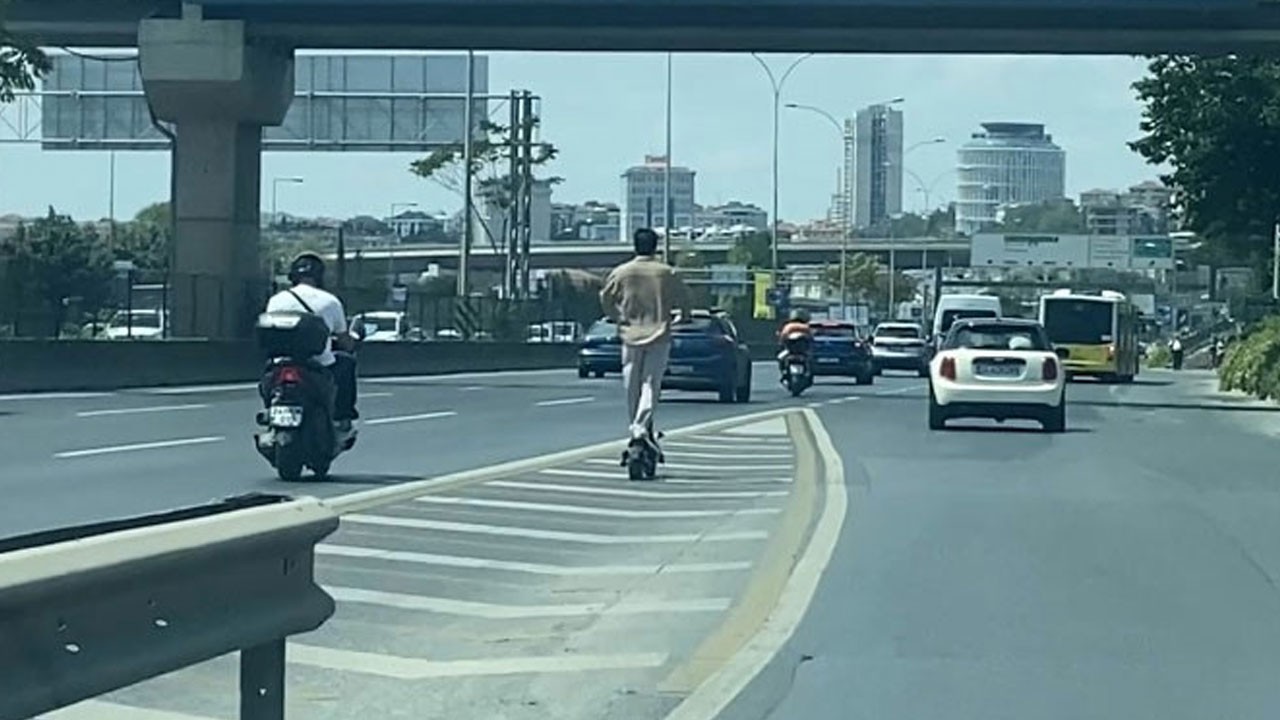 D-100 karayolunda tehlikeli dakikalar! Scooter ile yolculuk etti