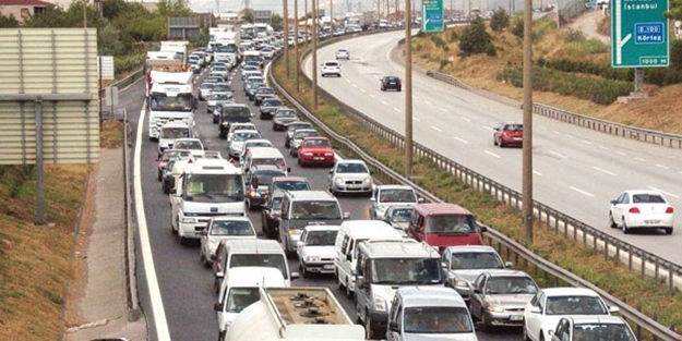 D-100'de 10 km'lik kuyruk oluştu