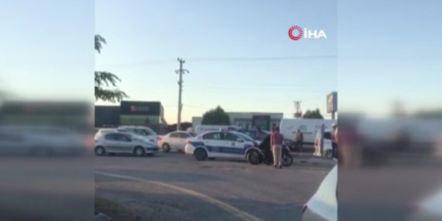 D-100'de otomobil ile motosiklet birbirine girdi