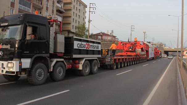 D-100’den 280 tekerlekli devasa TIR geçti