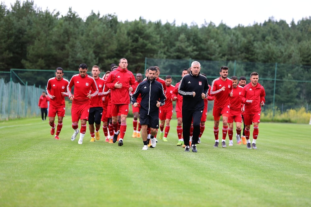 D. G. Sivasspor bir günlük iznin ardından çalışmalara kaldığı yerden devam etti 