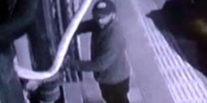 Şüpheli, kilidi açamayınca amacına ulaşamadı