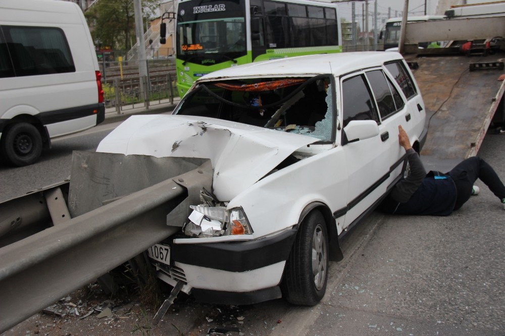 D100’de otomobil bariyerlere ok gibi saplandı: 2 yaralı 