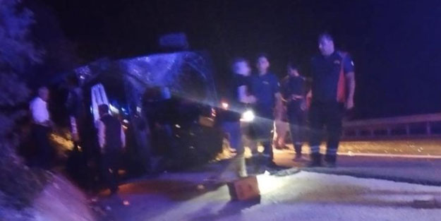 D100'de yolcu otobüsü devrildi: 9 yaralı