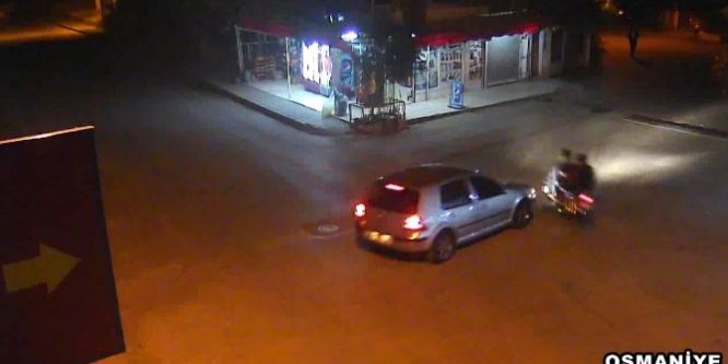 Motosiklet bakkala girdi