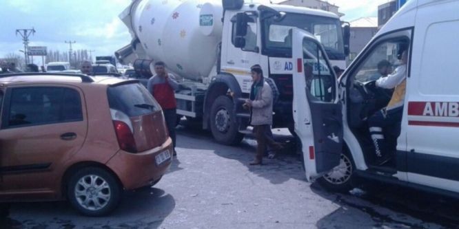 Tatvan’da trafik kazası: 2 yaralı
