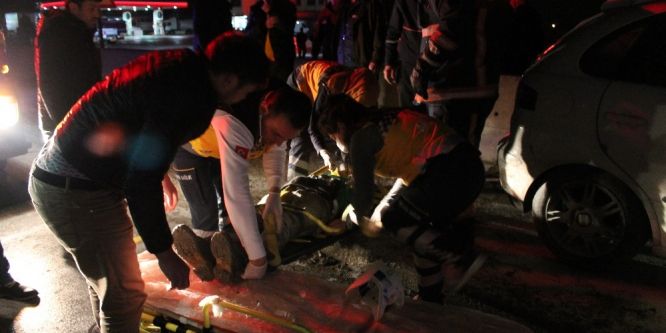 Otomobil, kamyona çarptı: 2 yaralı