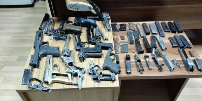 İki evden cephanelik çıktı
