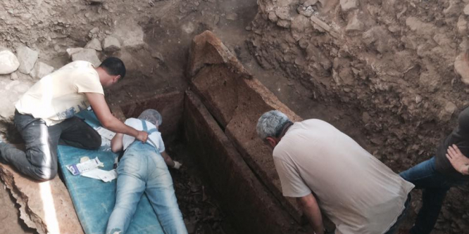 Edremit’te 2 bin 500 yıllık mezar açıldı