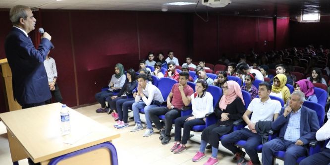 Demirkol öğrencilerle bir araya geldi