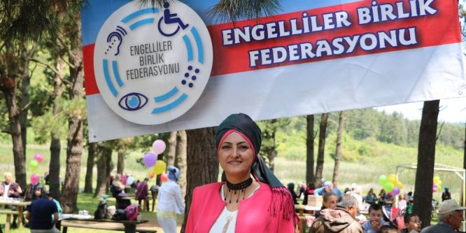Engelliler aileleriyle birlikte doyasıya eğlendi