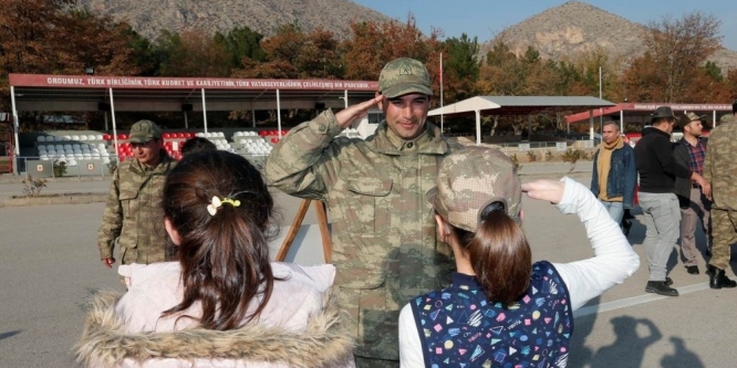 Çocuklar Mehmetçikle buluştu