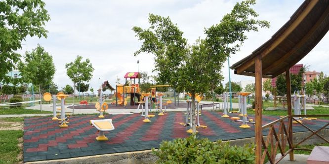 Tarsus’ta parklar bakım ve onarımdan geçirildi