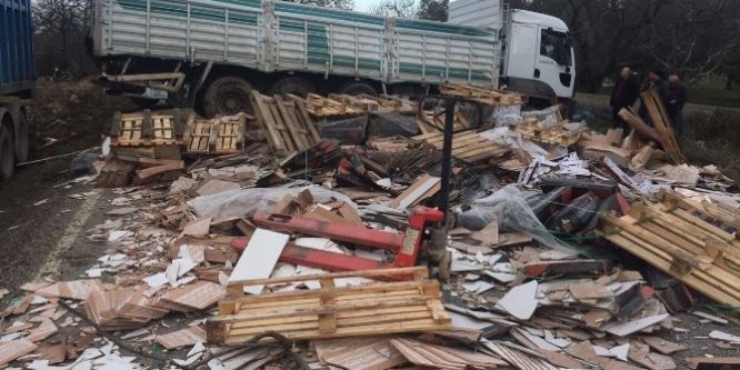 Tonlarca fayans yola saçıldı