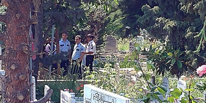 Kazılan yeri açan görevliler şoke oldu