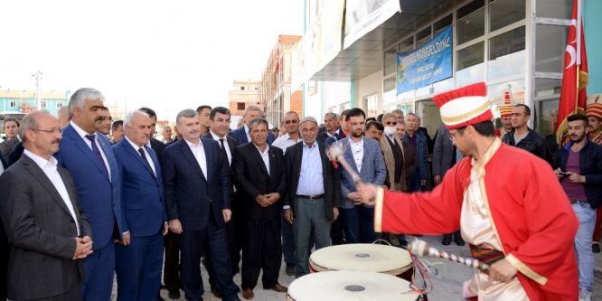 ''Oy kullanarak ülkenin geleceğine destek verelim''