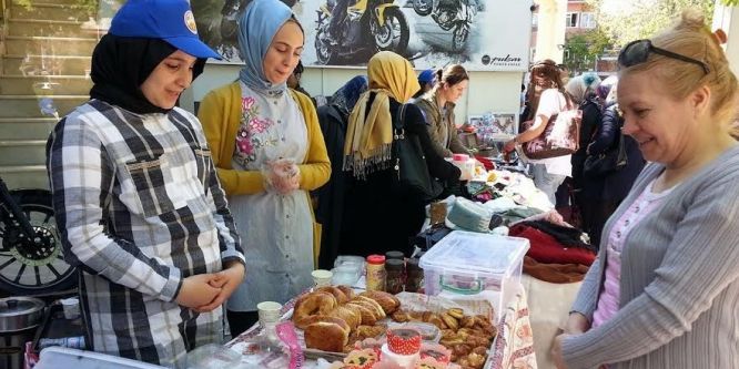 Otizmli çocuklar kermes düzenlediler