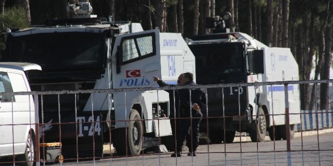 Adana'da yangın çıkan cezaevinde TOMA’lar bekliyor