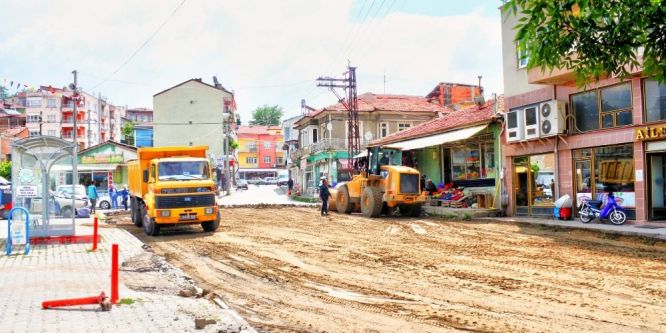 Dinar’da kilitli parke döşeme çalışmaları başladı