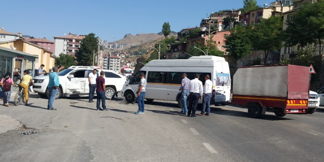 Aynı noktada 2 saatte 2 kaza: 4 yaralı