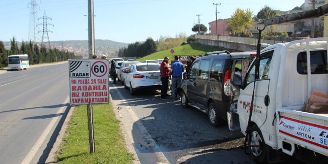 Zincirleme kazada 6 araç birbirine girdi: 1 yaralı
