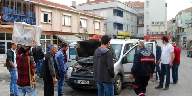 Park halindeki araç alev aldı