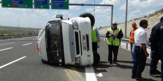 Tarım işçilerini taşıyan minibüs devrildi: 13 yaralı
