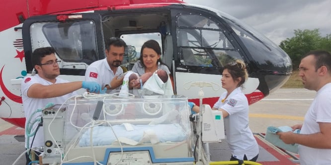Bebeğin yardımına ambulans helikopter yetişti