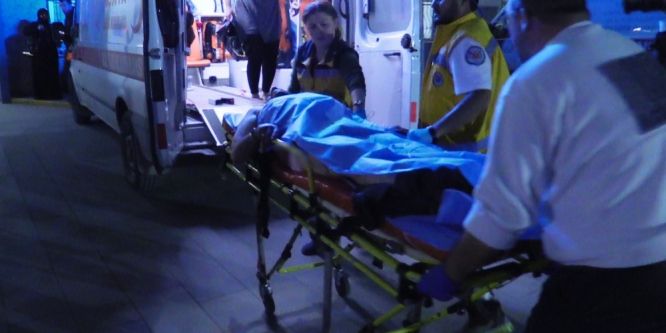 Karı kocaya evinde bıçaklı saldırı