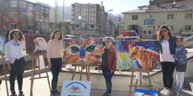 Hakkari’de açık havada resim çalışması yapıldı