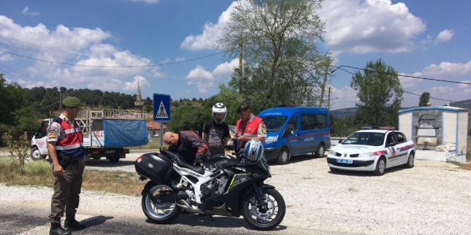 Bilecik’te jandarmadan motosikletlere uygulama