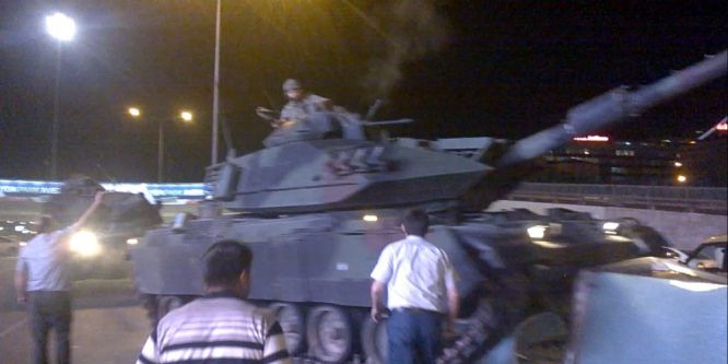 Genelkurmay Karargahına gitmek için kışladan 16 tank çıkarmışlar
