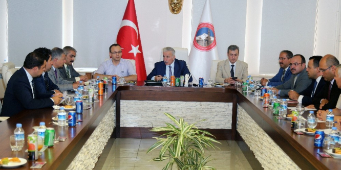 Vali Kamçı Kaymakamlarla toplantı yaptı