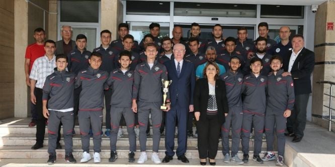 “Hedefimiz profesyonel sporcular çıkarmak”