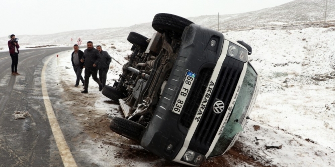 Aksaray’da öğrenci minibüsü devrildi: 18 yaralı
