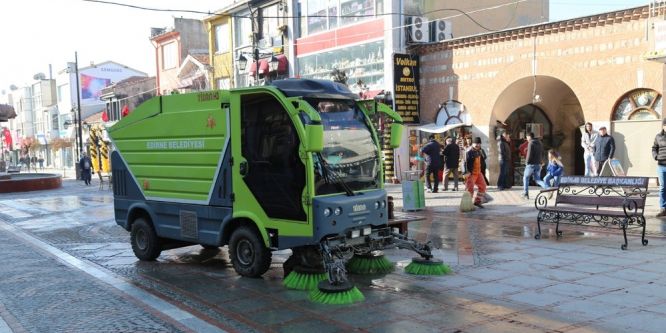 Saraçlar Caddesi’nde temizlik