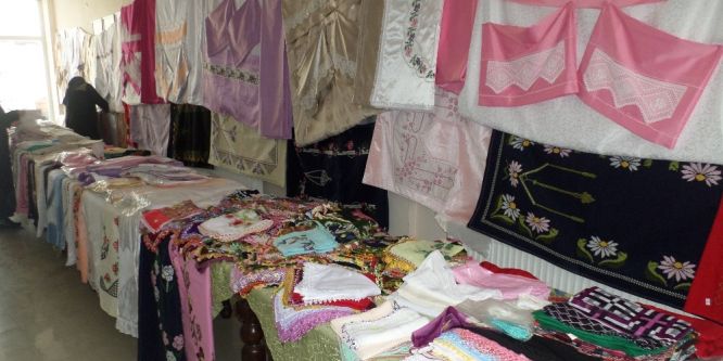 Eğitim yararına kermes düzenlendi