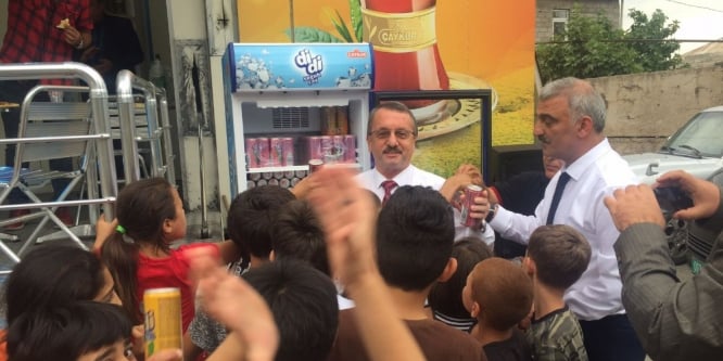 Bakü’de Türk çayı ikram edildi