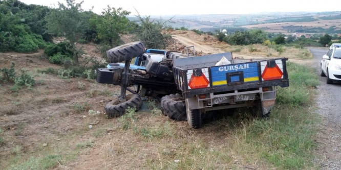 Tekirdağ’da tekerleği fırlayan traktör devrildi: 2 yaralı