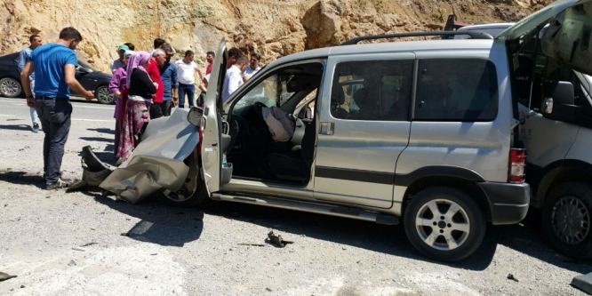 Trabzon’da trafik kazası: 1 ölü, 2 yaralı